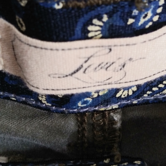 Levis capris size 8 - Picture 6 of 6